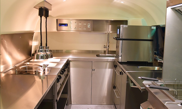 foodtruck_interior_stainless_steel_mobile_kitchen_d.jpg
