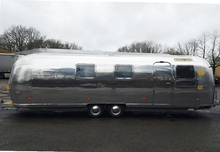 31ft_airstream_sovereign_1970s_d.jpg
