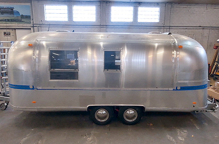 airstream_bar_22ft_1968.jpg