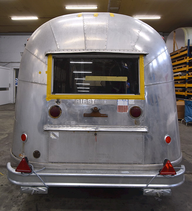 21ft_Airstream_Flying_Cloud_1958_b.jpg 21ft_Airstream_Flying_Cloud_1958_b.jpg