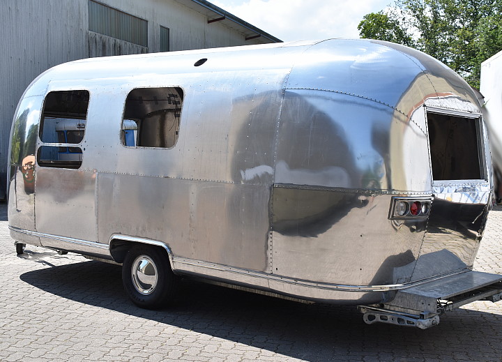 21ft_airstream_globetrotter_1969_street_site.jpg 21ft_airstream_globetrotter_1969_street_site.jpg