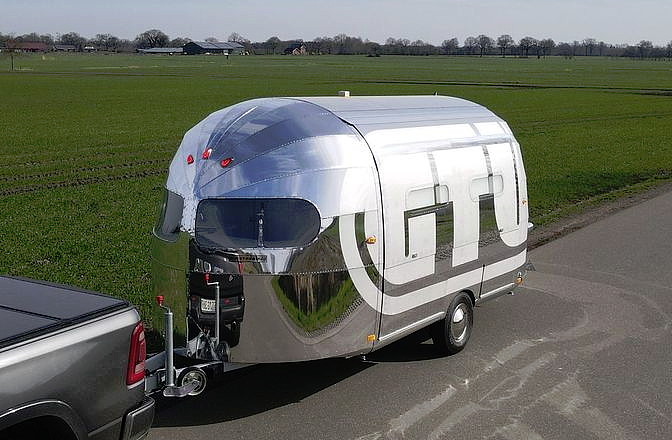 shiny_vintgage_trailer.jpg shiny_vintgage_trailer.jpg