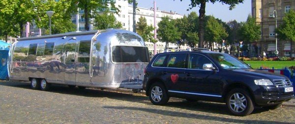 VW_Touareg_Airstream_Sovereign_70s.jpg