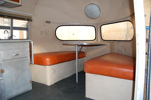 Silver_Streak_Clipper_1948_interior7.jpg