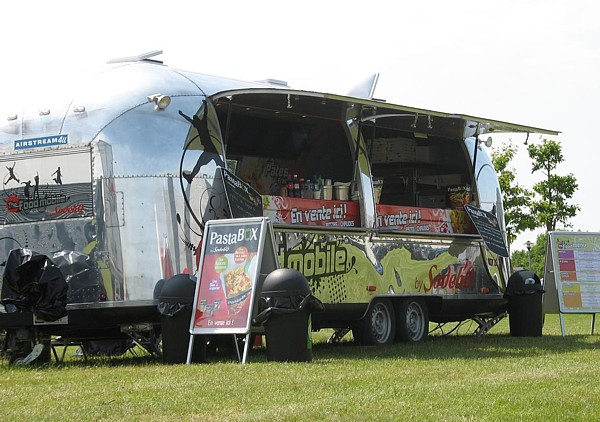 Airstream_Foodmobile_France_a.jpg