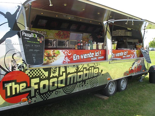Airstream_Foodmobile_France_b.jpg