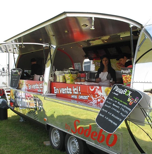 Airstream_Foodmobile_France_c.jpg