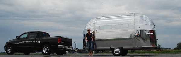 Dodge_RAM_pick_up_40s_Airstream.jpg