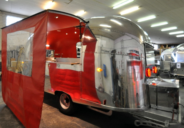 airstream4u_gastrotrailer_snack_bar_f.jpg