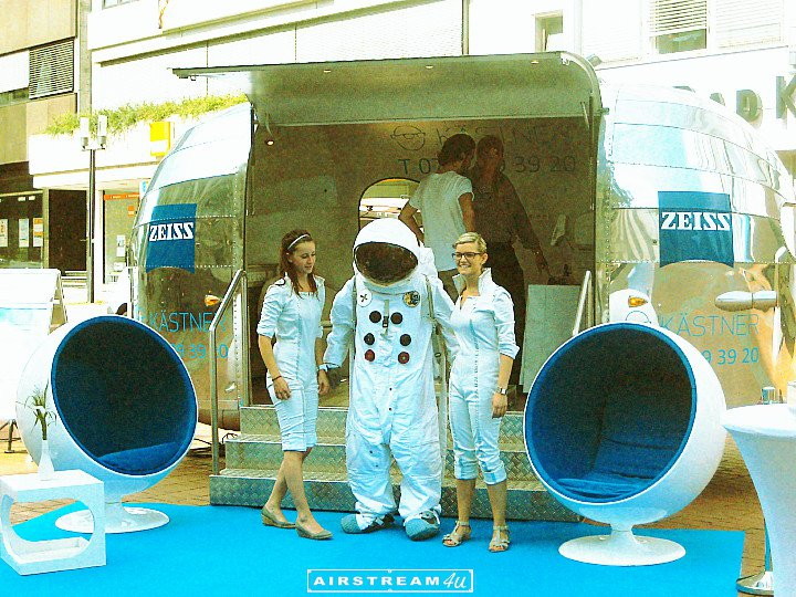 .........Zeiss_Promotionaktion_mit_a4u_Raumschiffkapsel.jpg