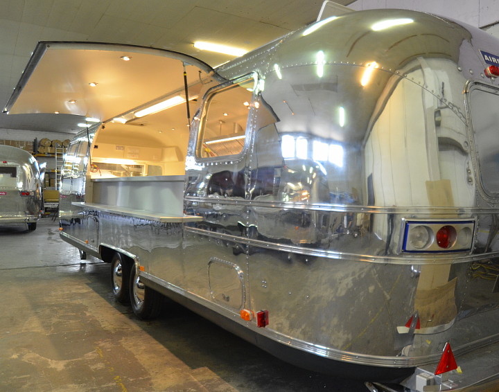 airstream_gastrotrailer_xxl_custom_made_a.jpg
