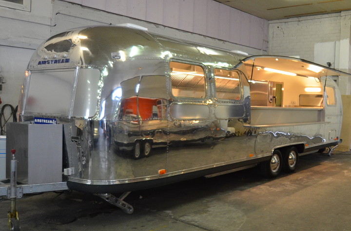 airstream_gastrotrailer_xxl_custom_made_b.jpg