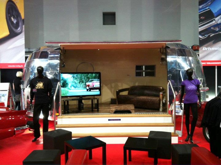 airstream_4u_messestand_buehnenfahrzeug_alu_hochglanz.jpg