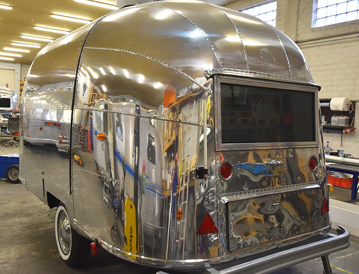 airstream_bubble_space_mobile_stage.jpg