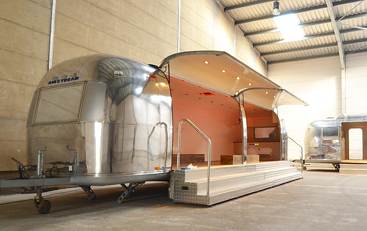 airstream_megabuehne_red.jpg