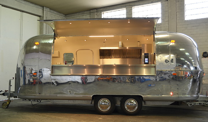 airstream4u_gastrotrailer_sonderanfertigung.jpg