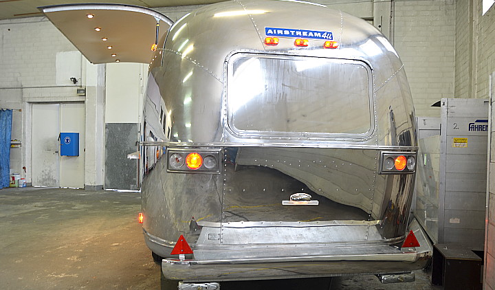 airstream4u_gastrotrailer_sonderanfertigung_b.jpg