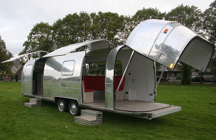 airstream_custom_9_5_meter_silver_star.jpg