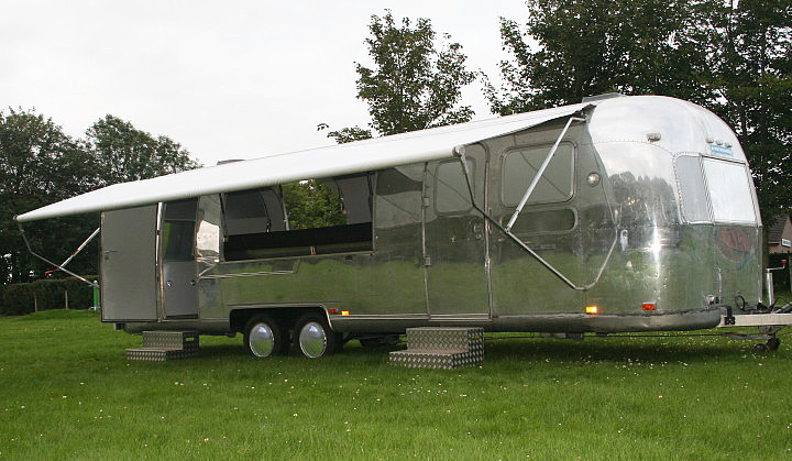 airstream_custom_9_5_meter_super_star.jpg