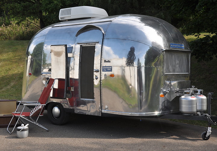 airstream_bambi_1961_16_feet_vintage.jpg
