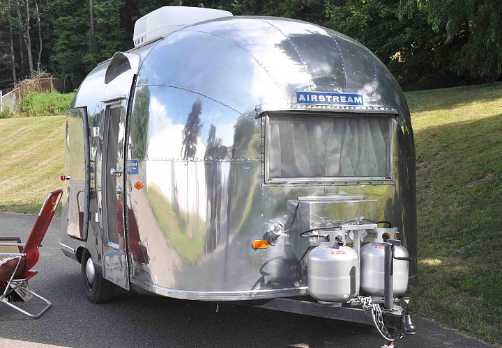 airstream_vintage_bambi_front.jpg