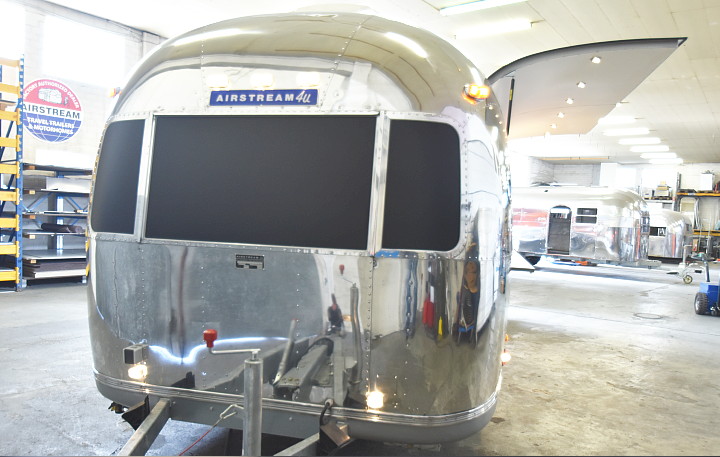 airstream4u_foodtruck_vida_resort_dubai_a.jpg