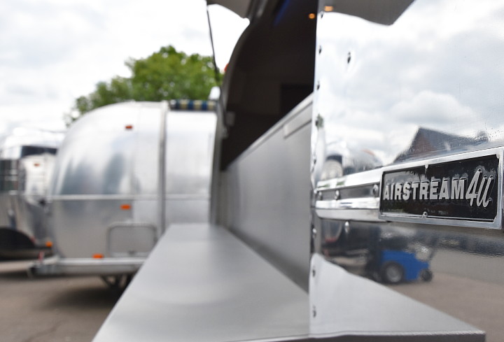 detail_a4u_sign.jpg detail_a4u_sign.jpg