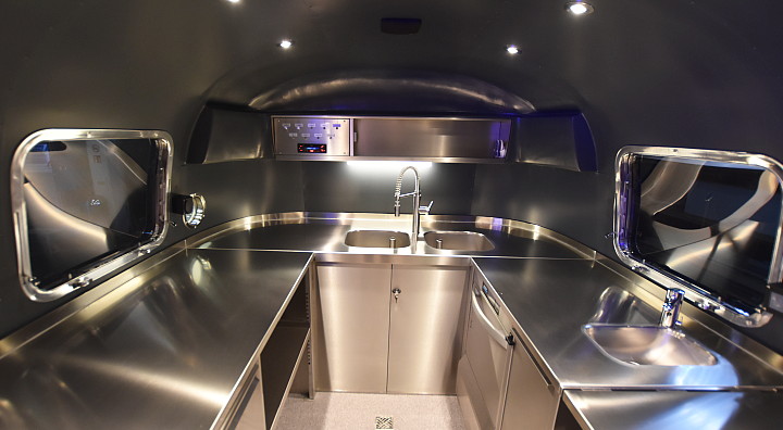 mobile_kitchen_interior_e.jpg