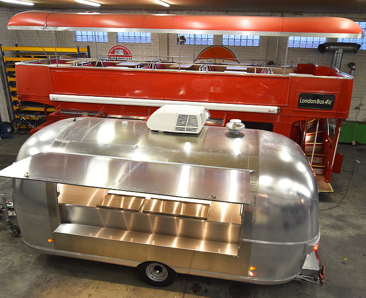 airstream_vintage_silver_trailer_and_london_bus_4u.jpg