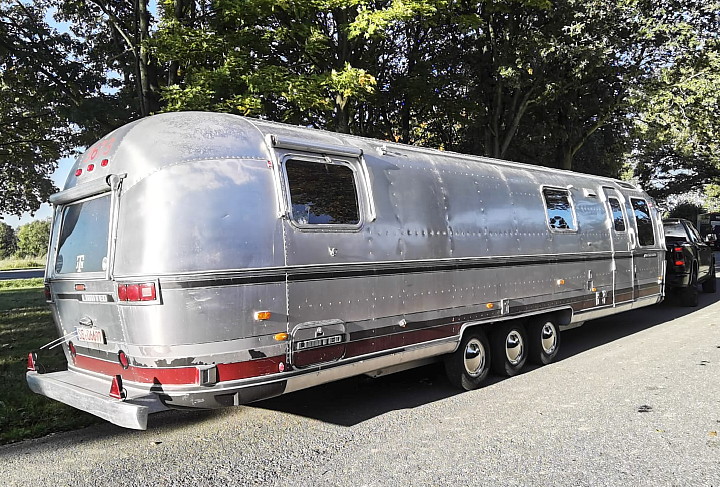 34ft_airstream_excella_1990_b.jpg