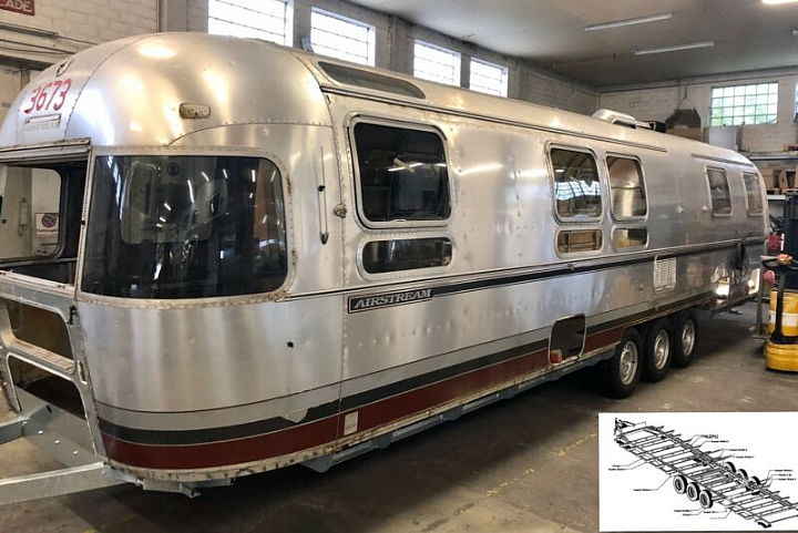 Airstream_limited_1998_34ft_streetsite.jpg