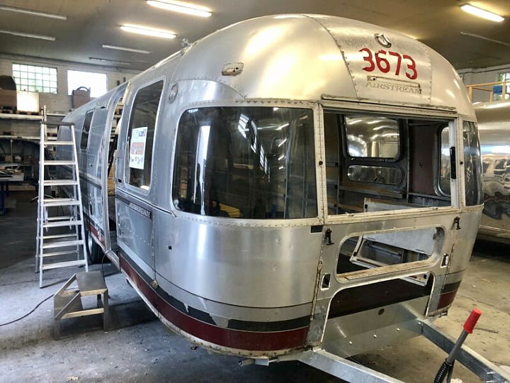 Airstream_limited_1998_34ft_x.jpg
