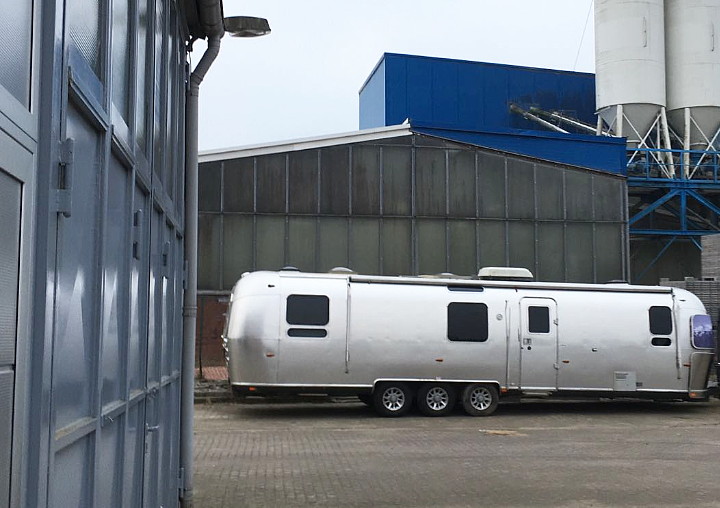 34ft_airstream_panamericana_just_arrived_in_hamburg.jpg