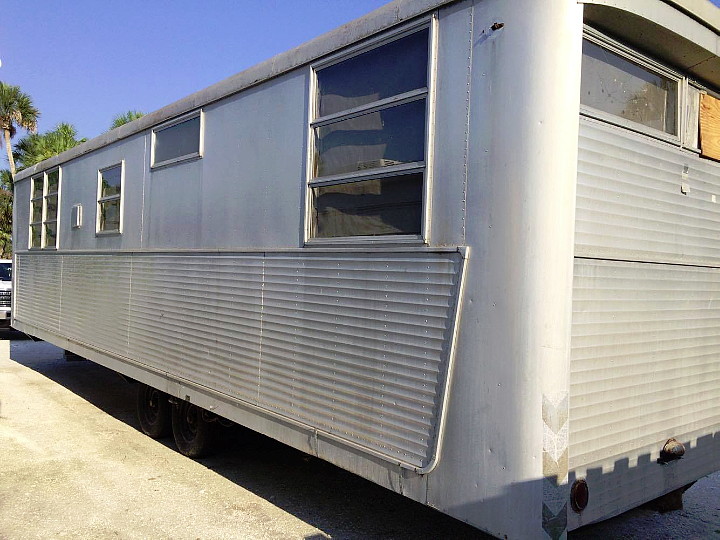 Spartan_Royal_Manor_Trailer_c.jpg Spartan_Royal_Manor_Trailer_c.jpg