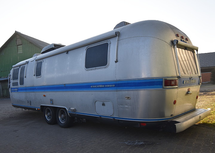 airstream_excella_1988_31ft_a.jpg