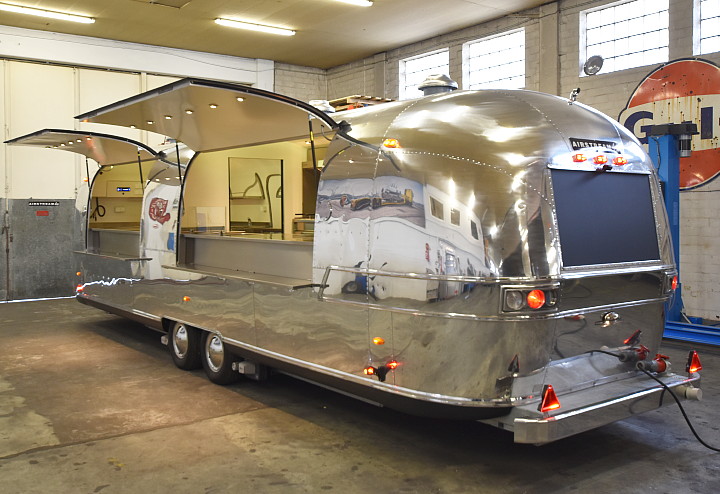 vintage_airstream_gastro_trailer_austria.jpg