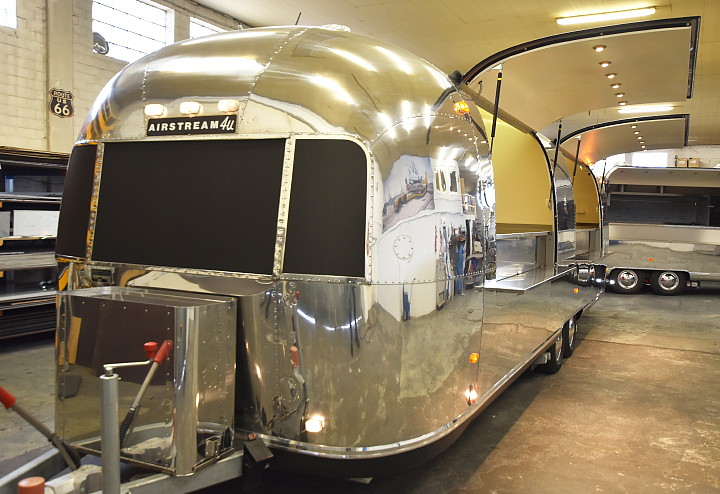 vintage_airstream_gastro_trailer_austria_foodtrailer.jpg