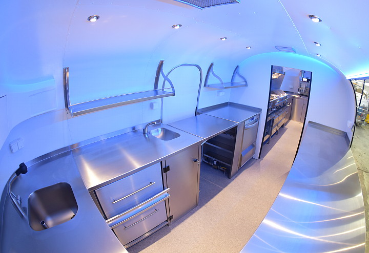 vintage_airstream_interior_gastro1.jpg