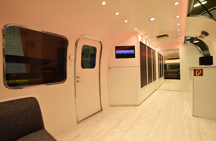 otto_on_tour_interior_airstream4u_a.jpg