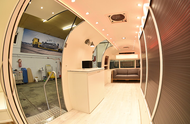 otto_on_tour_interior_airstream4u_c.jpg