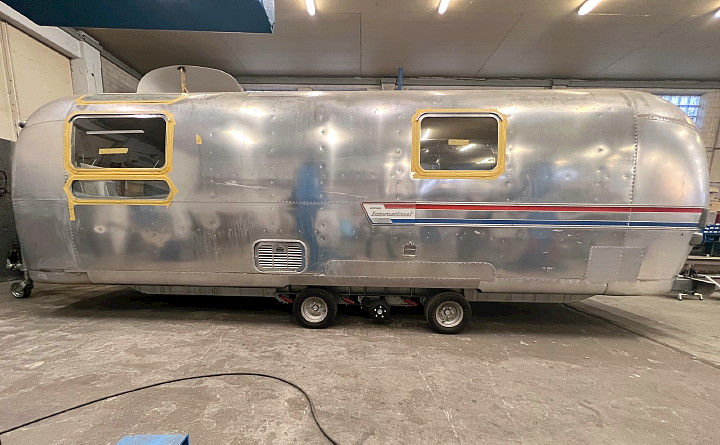 airstream_ambassador_28ft_1977_a.jpg
