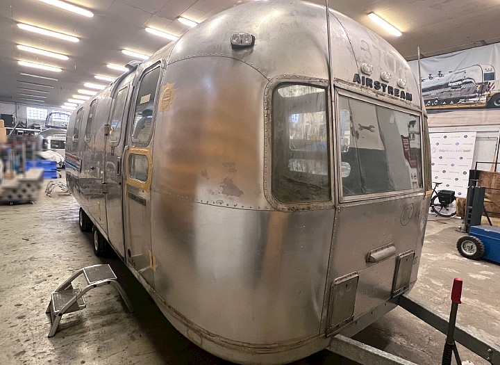 airstream_ambassador_28ft_1977_c.jpg