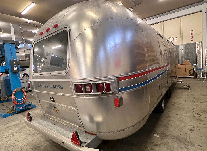 airstream_ambassador_28ft_1977_d.jpg
