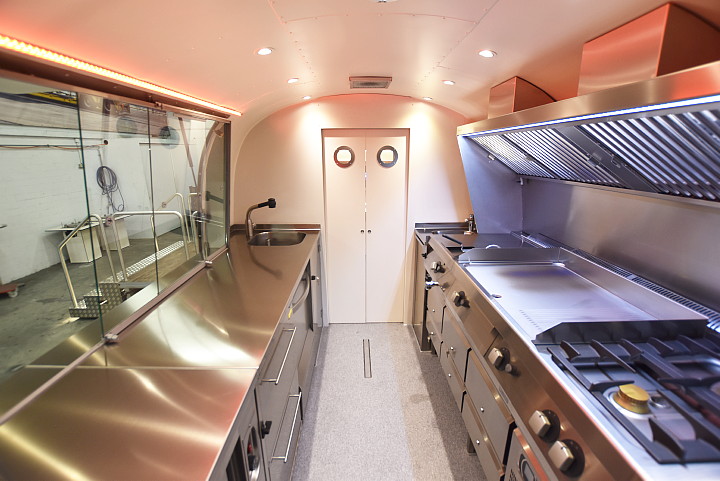 airstream4u_hemm_catering_the_silver_bowl_l.jpg