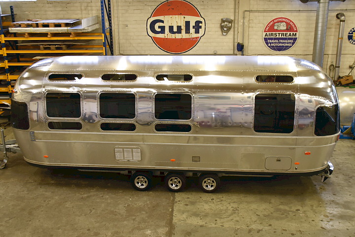 airstream88_EXTRAS_custom_windows.jpg