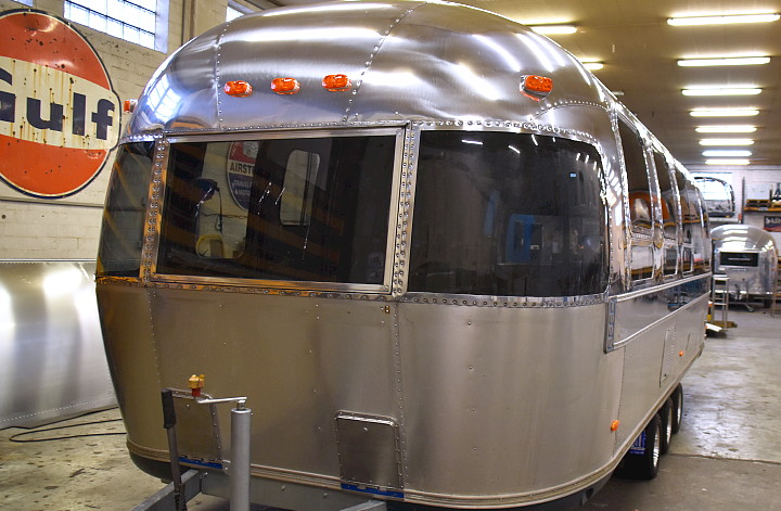 airstream88_EXTRAS_custom_windows1.jpg