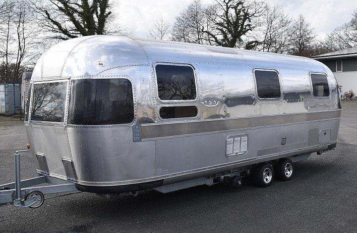 airstream88_double_panorama.jpg