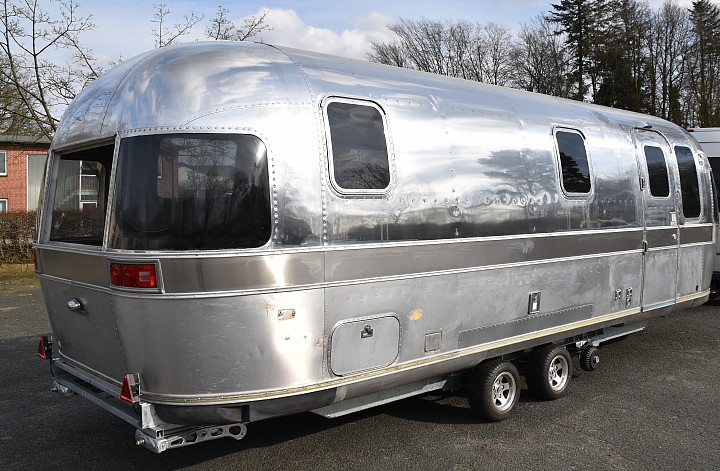 airstream88_double_panorama_c.jpg