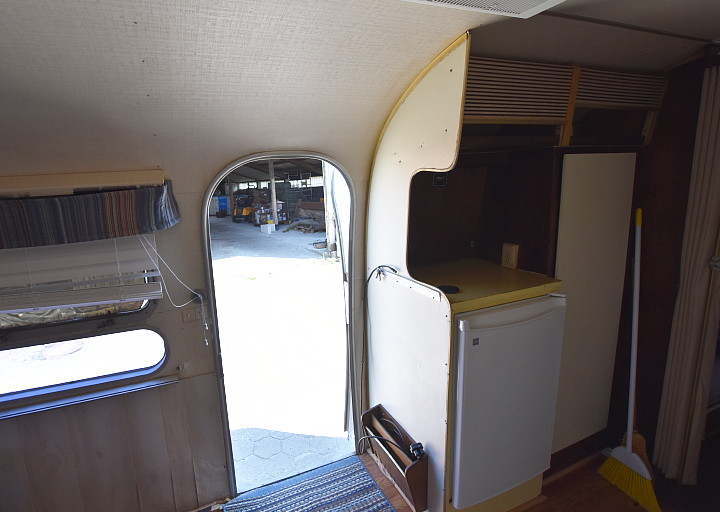 airstream_safari_1970s_interior3.jpg