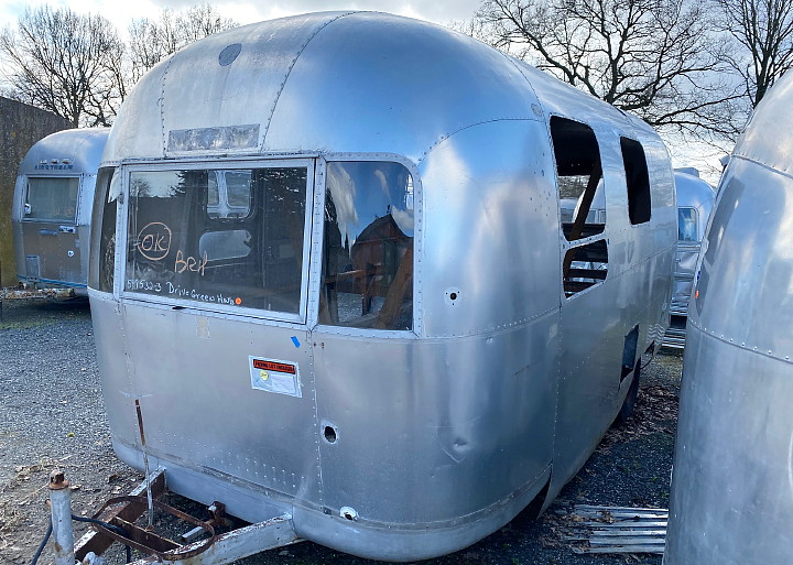 airstream_globetrotter_shell_1969_b.jpg